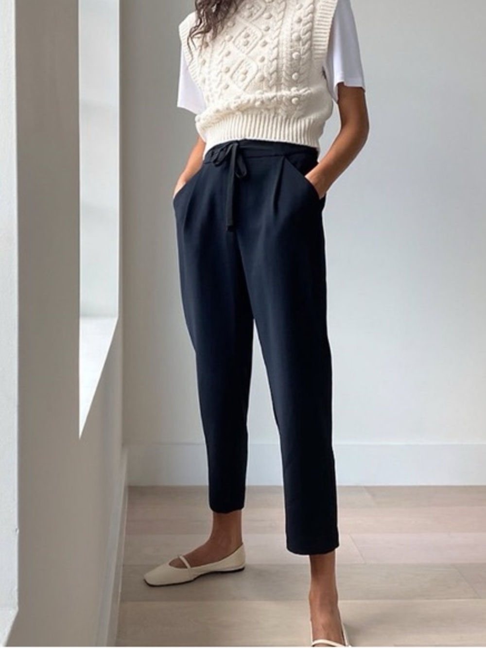 Aritzia Wilfred Black Japanese Crepe Allant Tie-Front Cropped Trousers - US 4